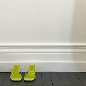 WIDE FIT KNOT DETAIL LOW BLOCK MULES — BRAND NEW